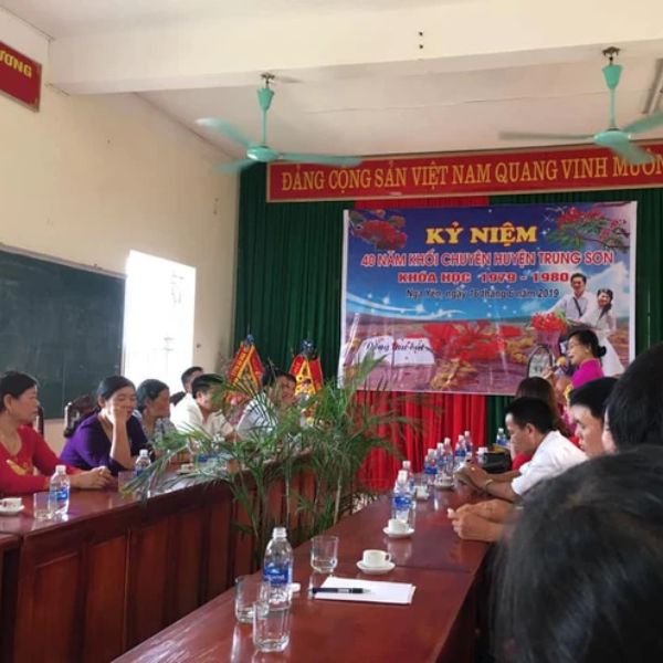 Mẫu bài phát biểu kỷ niệm 40 năm ngày ra trường ý nghĩa nhất 2 Đây là dịp cả lớp ngồi lại hồi tưởng quá khứ tươi đẹp năm xưa