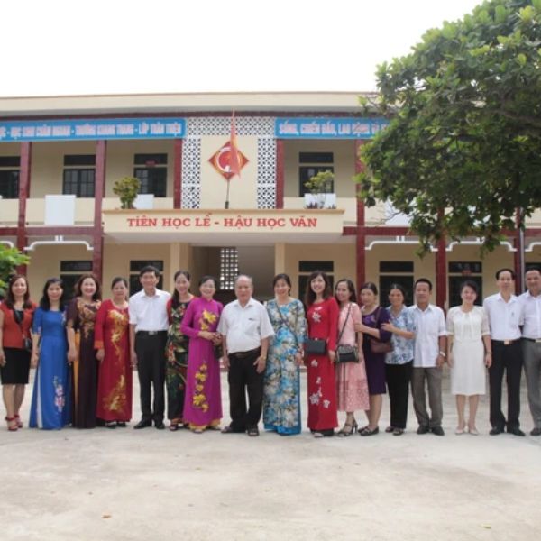 Mẫu bài phát biểu kỷ niệm 40 năm ngày ra trường ý nghĩa nhất 3 Buổi họp lớp giúp gắn kết và thắt chặt tình bạn, tình thầy trò hơn