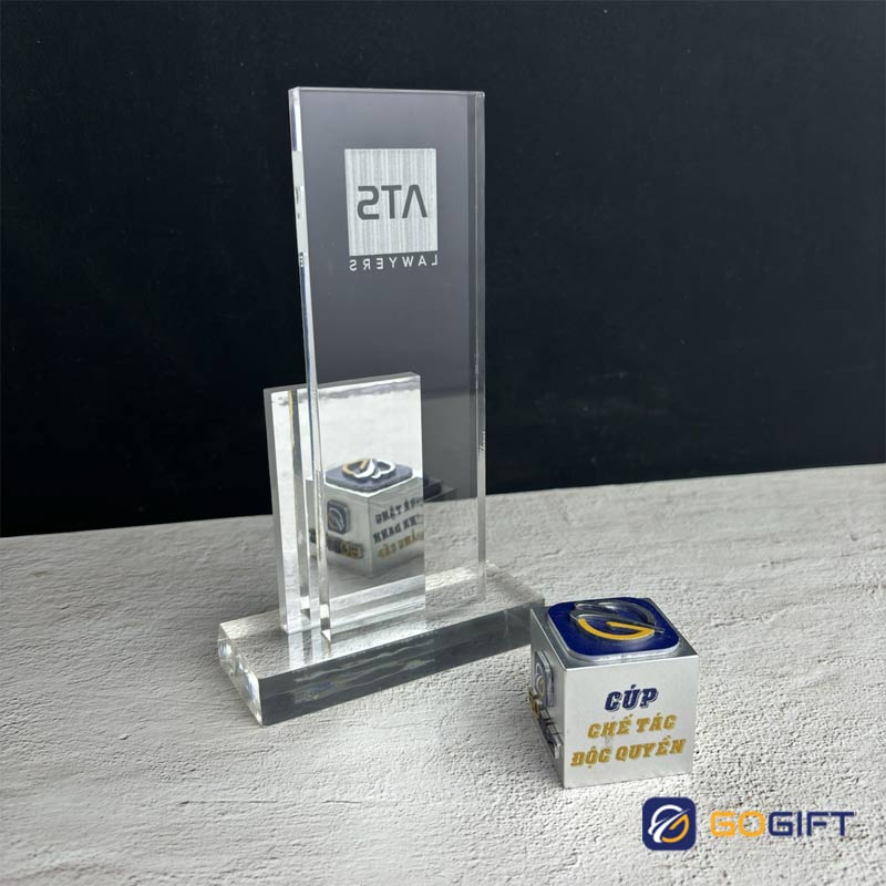 Kỷ niệm chương pha lê quà tặng