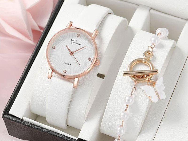 Đồng hồ tặng sếp nữ