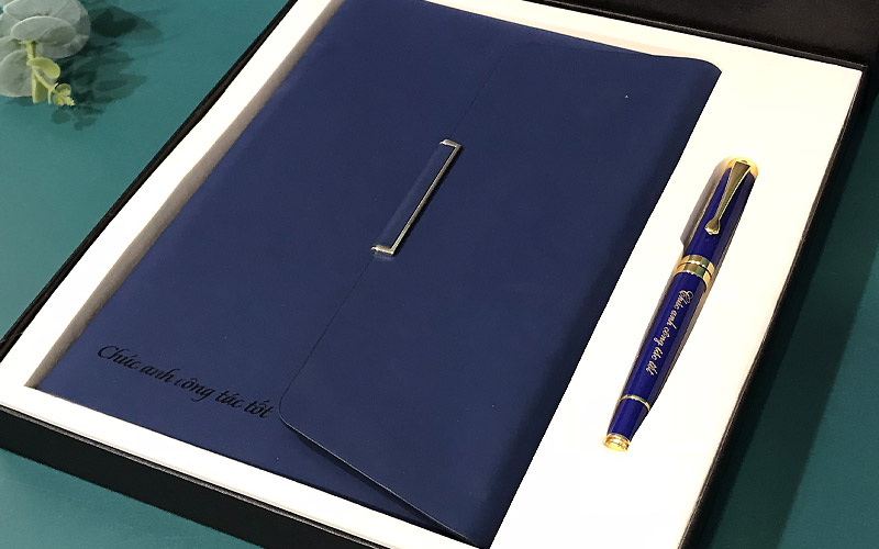 sổ tay và bút sổ tay và bút