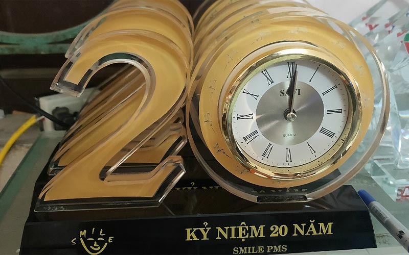 Đồng hồ để bàn Đồng hồ để bàn