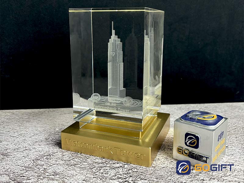 Kỷ niệm chương pha lê - Quà Tết cho sếp Kỷ niệm chương pha lê - Quà Tết cho sếp