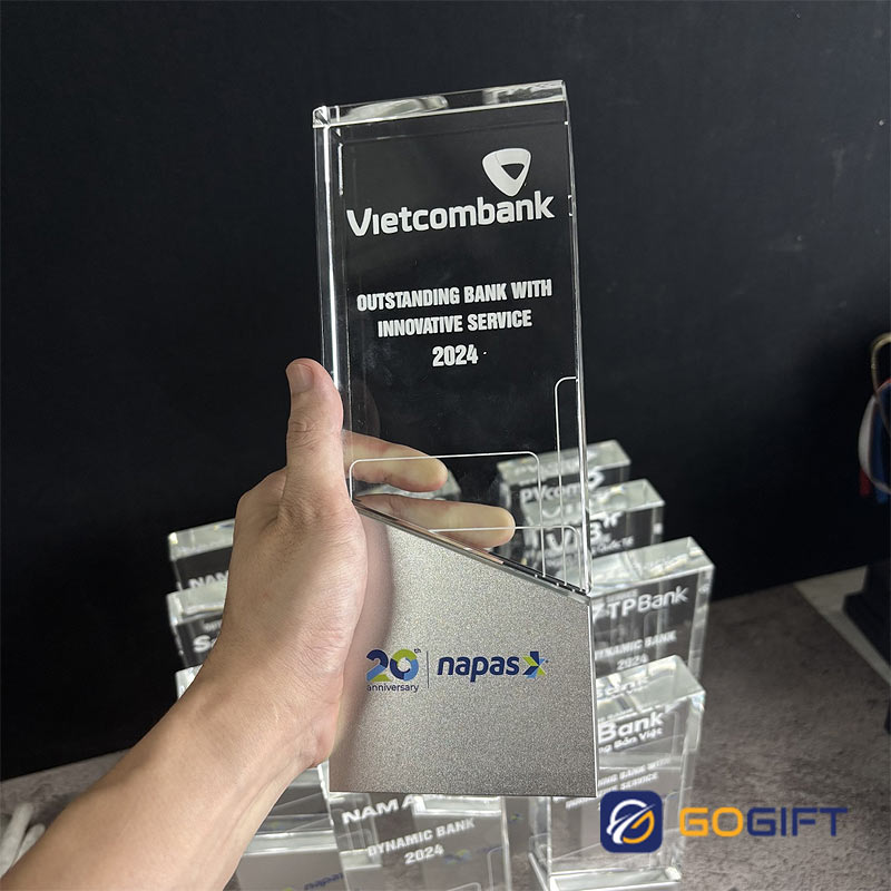 cúp-lưu-niệm-2 cúp-lưu-niệm-2