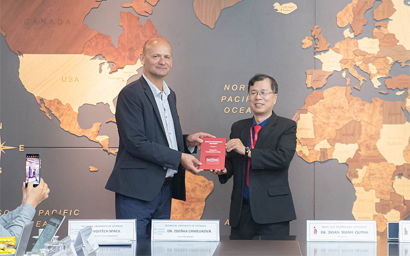 tặng quà Tết đối tác