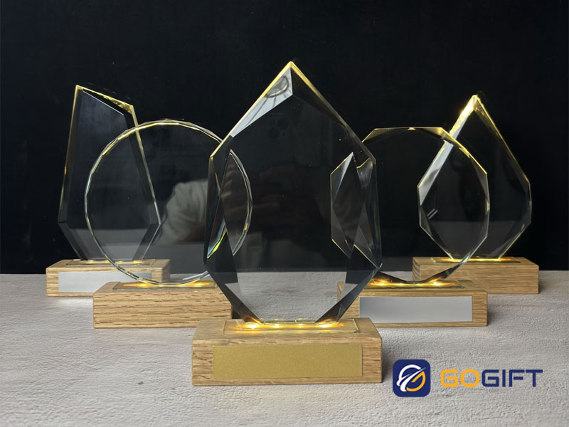 Kỷ niệm chương pha lê có đèn