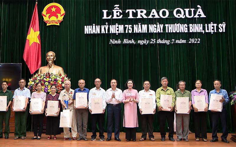 tặng quà ngày Thương binh Liệt sỹ tặng quà ngày Thương binh Liệt sỹ