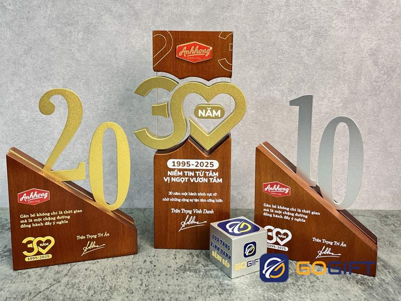 Kỷ niệm chương 10 năm Kỷ niệm chương 10 năm