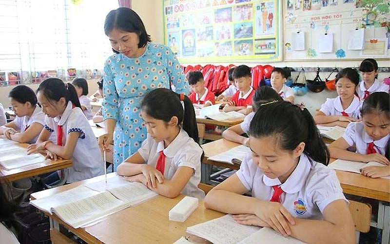 Tặng quà tặng cô giáo trung niên