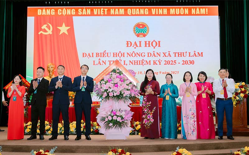 tặng quà Đại hội nông dân