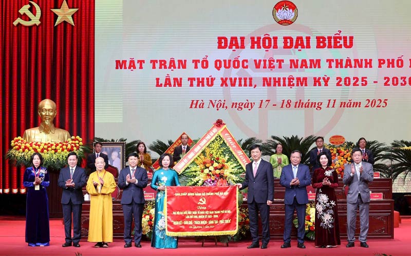 tặng quà tặng Đại hội MTTQ