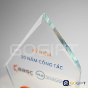 Cận cảnh kỷ niệm chương vinh danh pha lê PL05