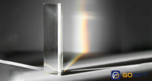 Mẹo phân biệt kỷ niệm chương thủy tinh và pha lê