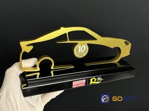 Địa chỉ làm cúp đua xe