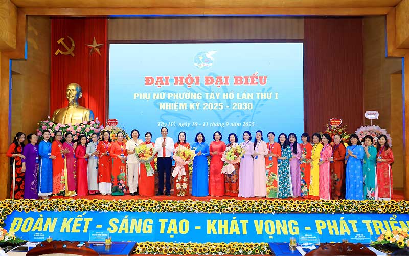 Tặng quà tặng đại hội phụ nữ